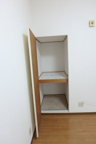 【収納】 | シティホームズ中山 | ※参考写真（102号室）☆奥行きのある収納スペースで荷物の多い方も安心！

