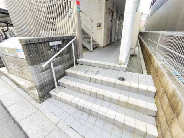 クレイノラギ　下落合の玄関