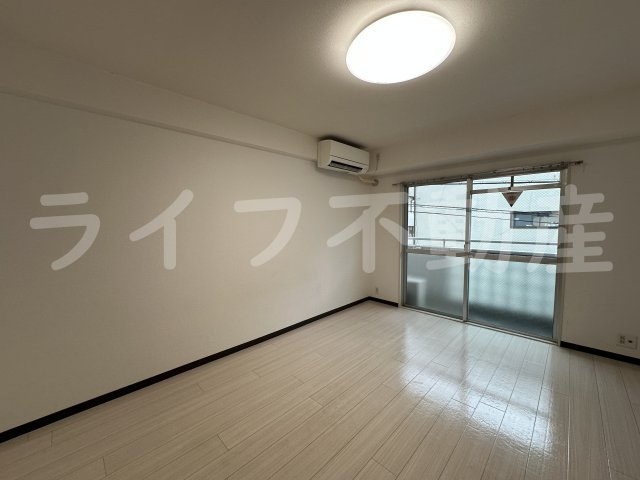 リリーフ明日香新石切の居間・リビング|こちらの居間で趣味の時間をお楽しみください