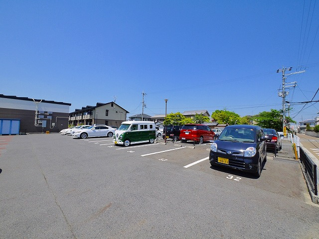 レオパレスヴィラージュＣの駐車場|駐車場完備です