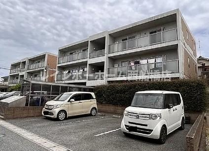 グランド・カオルⅠの駐車場