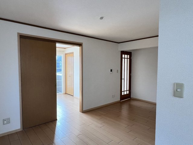 ポムドテールＢ|※掲載の室内写真は、同様の間取りを持つ別の部屋のものです。実際のお部屋の仕様やレイアウトは異なる場合があります。