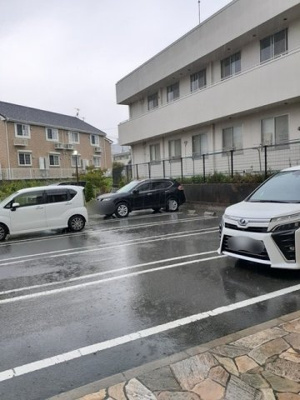 【駐車場】 | カーサ・ブエナ・スエルテ | 駐車場があるので、車を買う予定の方も安心です