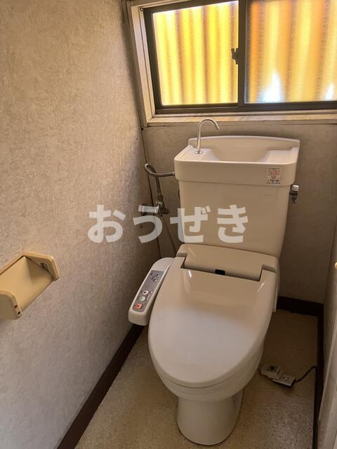 横浜市港南区下永谷　戸建のトイレ