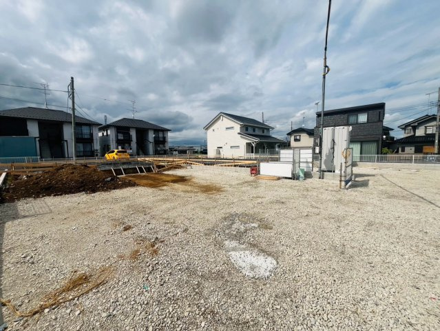 【Livele Garden】　下妻市下妻丙　全4邸の外観|〇４号棟〇
写真奥が4号棟です。広々LDK19帖！ウォークインクローゼット付きの平屋プランです♪
2026年7月撮影