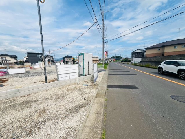 【Livele Garden】　下妻市下妻丙　全4邸の前面道路含む現地写真|〇前面道路〇
南西側約12.1m～12.2m
広々前面道路、見通しが良いので車の出し入れも楽々できます♪
2026年7月撮影