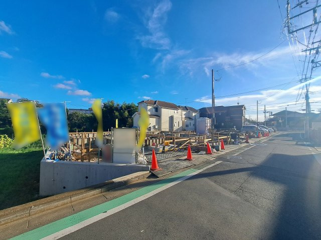 【前面道路含む現地写真】 | 東久留米市南沢1丁目　新築一戸建住宅　全4棟　(保谷店) | 徒歩10分圏内に公園が点在した穏やかな住環境。