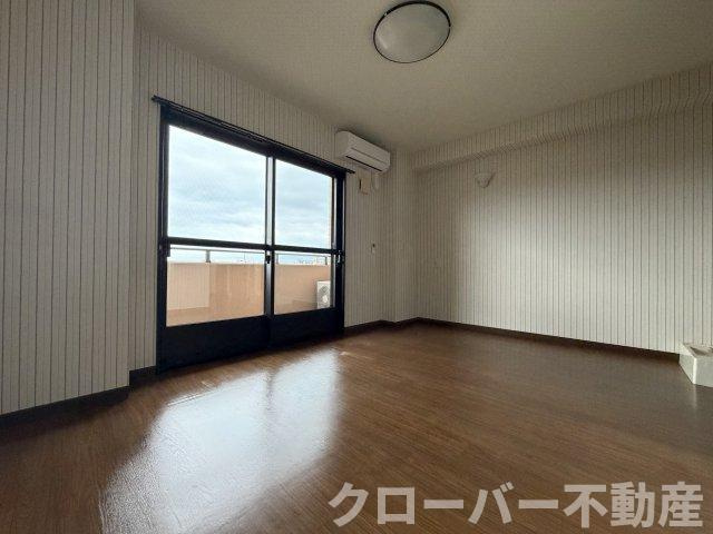 クレスト中府の居間・リビング