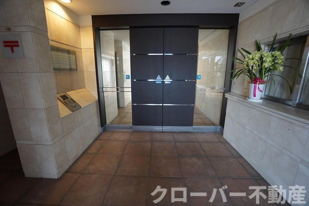クレスト中府のエントランス