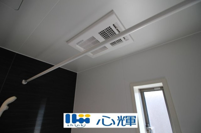 【設備】 | クレイドルガーデン宇部市西岐波第９（１号棟） | 浴室換気・乾燥・暖房機（本体）。冬場の予備暖房、夜間や梅雨時の衣類乾燥、カビ対策などに活躍します。
