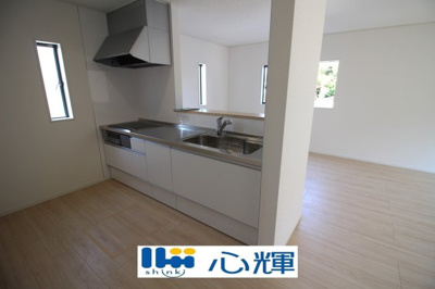 【キッチン】 | クレイドルガーデン宇部市西岐波第９（１号棟） | 充分なスペースを実現したキッチン空間となっています。寛ぐ方とお料理をされる方の一体感を重視した設計。