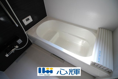 【浴室】 | クレイドルガーデン宇部市西岐波第９（１号棟） | ゆったりと足を伸ばし、寛げるバスルーム。一日の疲れを癒してくれる空間です。
