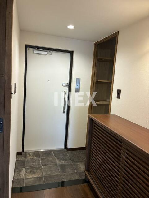横浜市西区南軽井沢の賃貸マンションの玄関