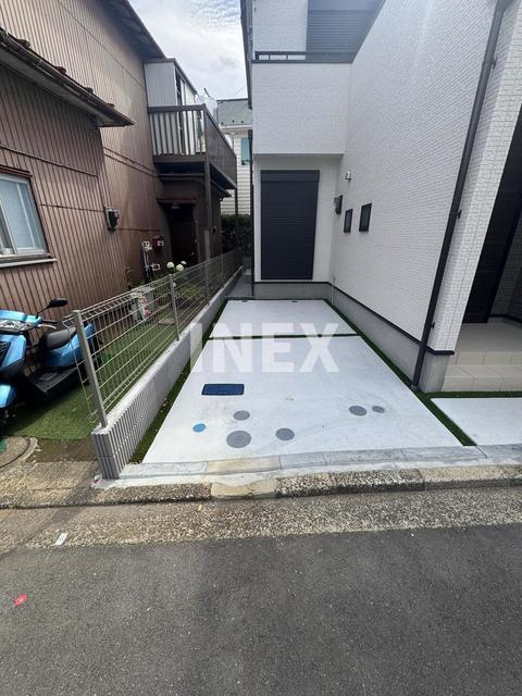 横浜市磯子区岡村４丁目の一戸建ての駐車場