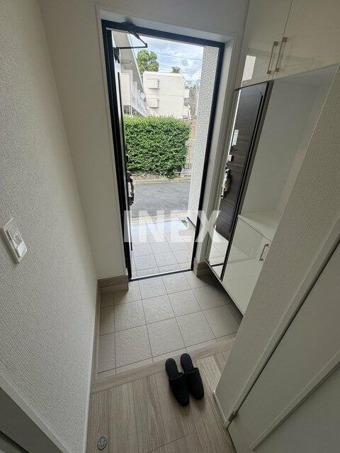 横浜市磯子区岡村４丁目の一戸建ての玄関