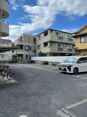 第2クリスタルハイツの駐車場