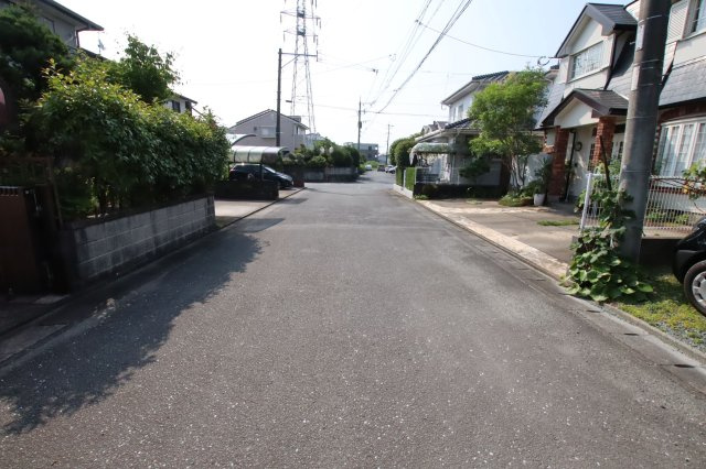 久留米市津福本町　中古戸建の前面道路含む現地写真