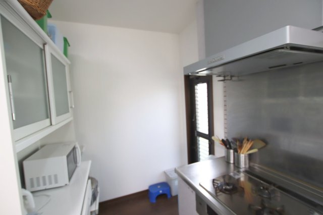 久留米市津福本町　中古戸建のキッチン|勝手口があります。