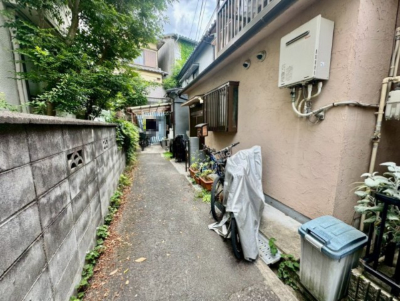 寝屋川市成田町　南側の前面道路含む現地写真|令和7年5月撮影
