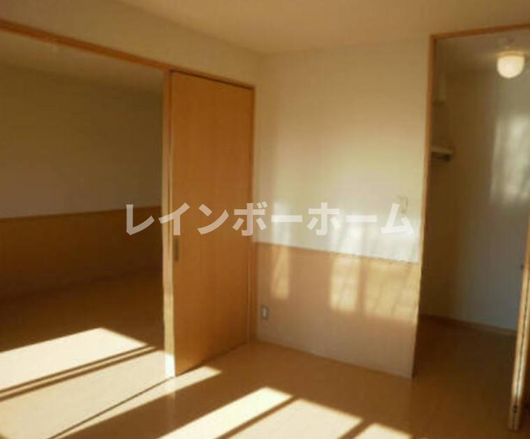 ヴィルヌープの寝室|開放的な寝室です