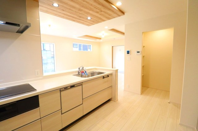 新築戸建・新築建売　郡山市安積町笹川中ノ渡戸　安積第三小・安積第二中のキッチン|IHクッキングヒーターで火災の心配を軽減してくれます！フラットなのでお掃除がしやすいです！
