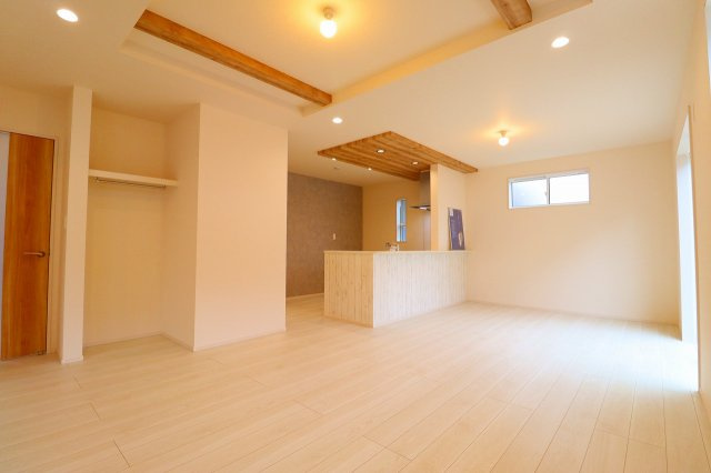 新築戸建・新築建売　郡山市安積町笹川中ノ渡戸　安積第三小・安積第二中の居間・リビング|20帖の広々としたLDK！ゆとりのあるスペースで自然と家族が集まる空間です！