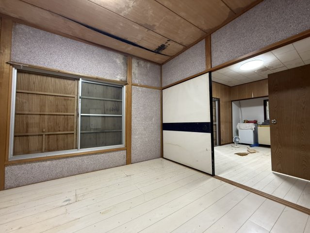日光の観光地に佇む中古平屋物件　日光市藤原の洋室|落ち着いた色調の洋室です