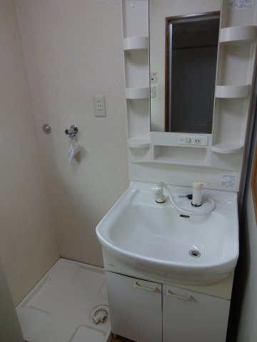 寝屋川市成田町　北側の独立洗面台|※平成29年撮影