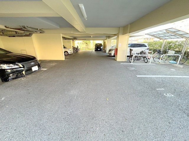 グリーンコートARAMAKIの駐車場