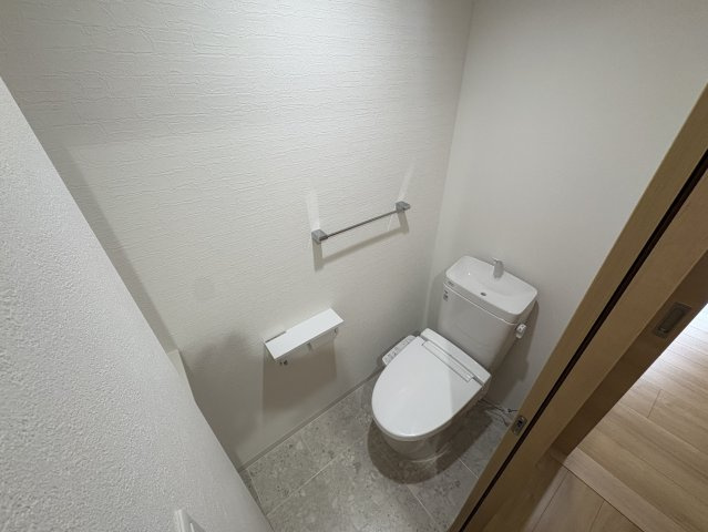 シェルグランデ広瀬橋のトイレ|201号室のお部屋写真となります。