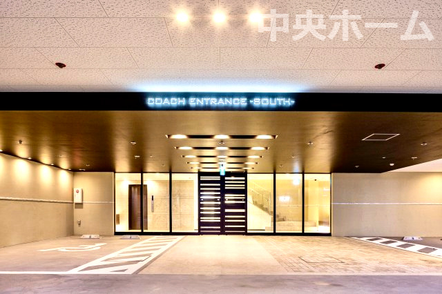 スカイズタワー&ガーデンのエントランス|【エントランス】マンションのエントランスは、その物件の印象を決める、顔とも言える場所です。毎日通る場所ですからきれいなのが一番です。