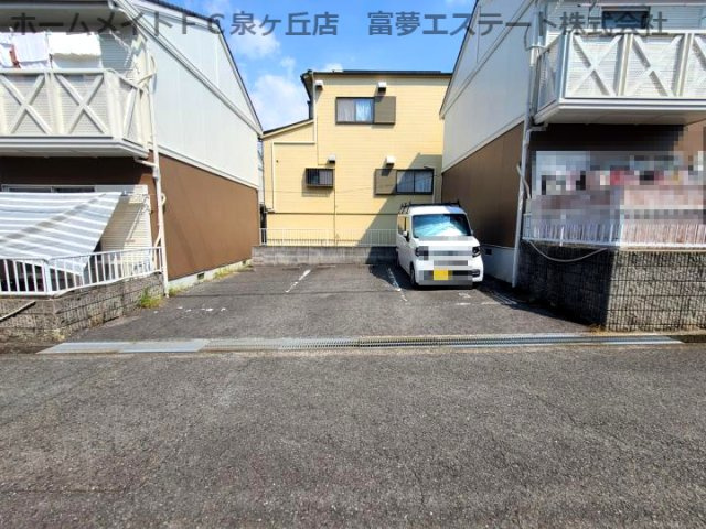 ハイツ鴨谷台の駐車場