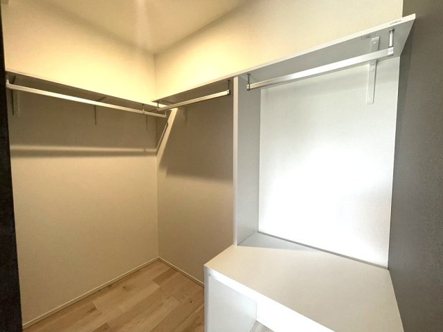 明るい色調の室内です