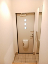 毎日通る玄関はこちらです