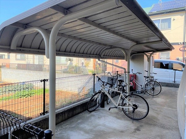 屋根付き自転車置き場
