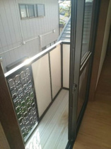 落ち着いた時間を過ごせるバルコニーです