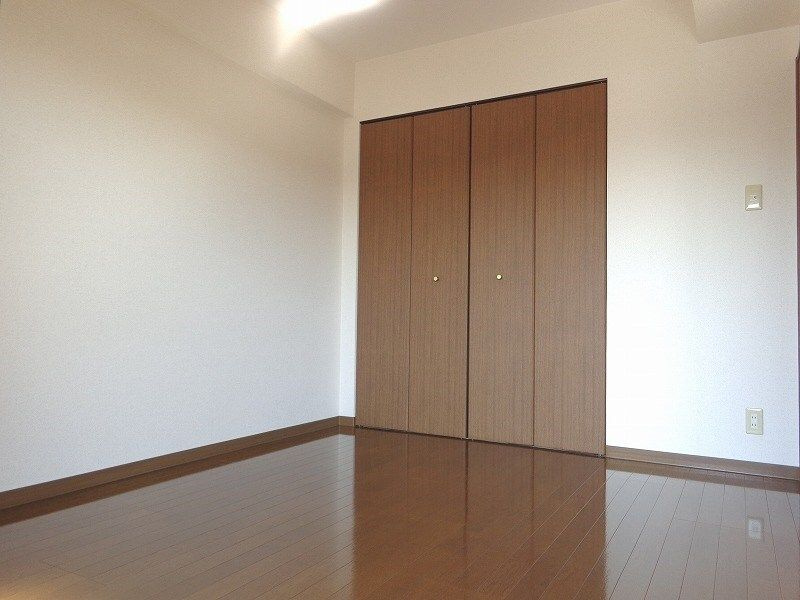 ガーデン有川の洋室