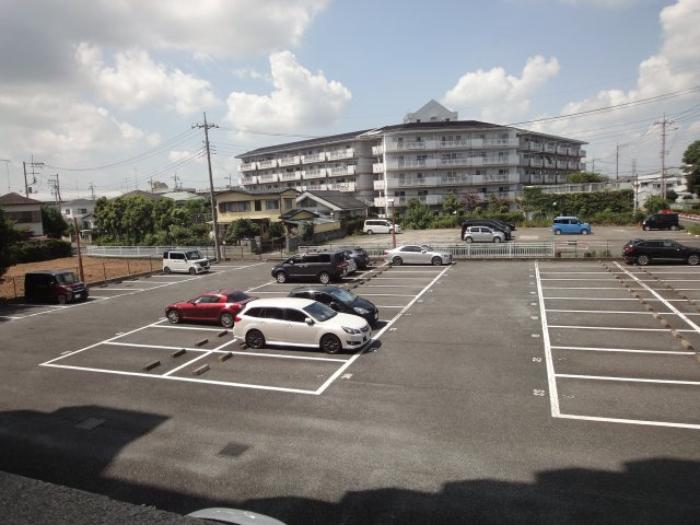 駐車場があるので、車を買う予定の方も安心です