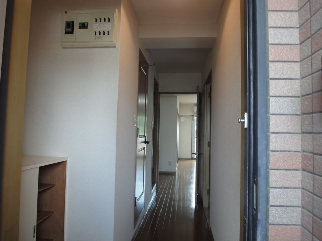 シンプルで使いやすい玄関です