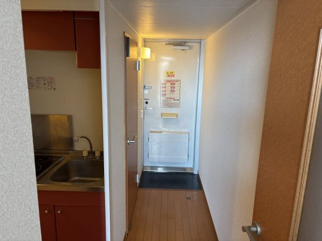 レオパレス光の玄関