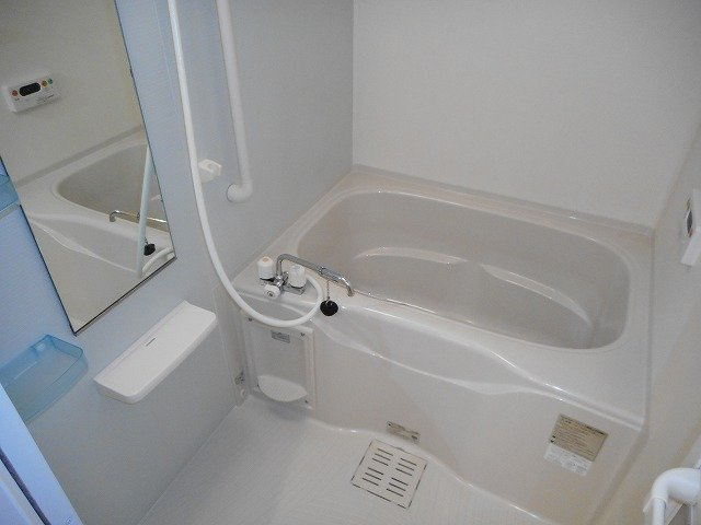コンパクトで使いやすいお風呂です