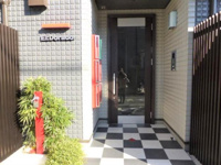 落ち着いた雰囲気の外観です