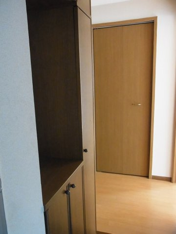 収納もある玄関です