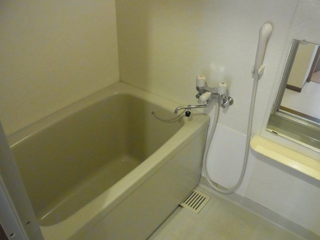 コンパクトで使いやすいお風呂です