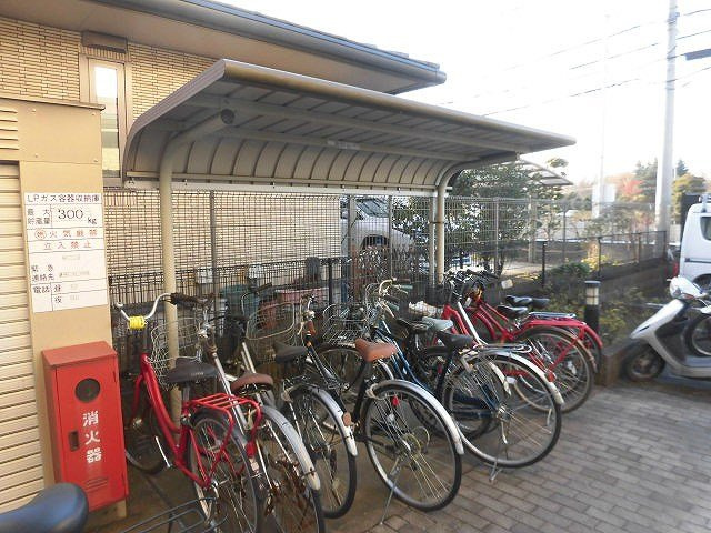 レオパレスパストラルのその他|屋根付き駐輪場