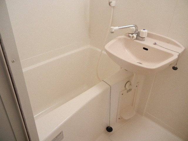 レオパレスパストラルの浴室