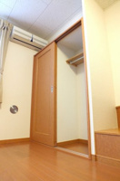 明るい色調の室内です