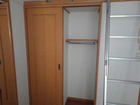 明るい色調の室内です