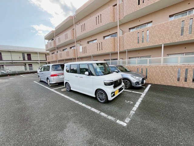 サンボナール・コートの駐車場|駐車場完備です