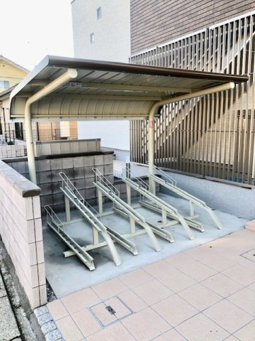 クレイノカーサ　カリーナのその他|屋根付き駐輪場なので雨をブロック
